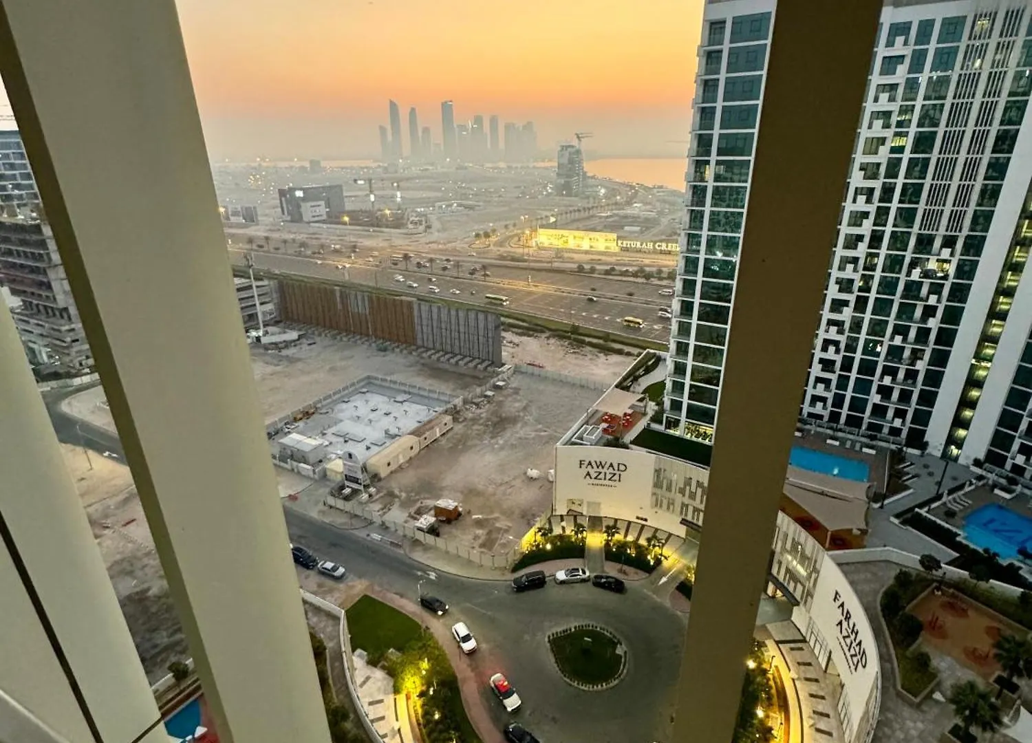 Farhad Azizi Al Jaddaf Sleek Studio Dubai Daire
