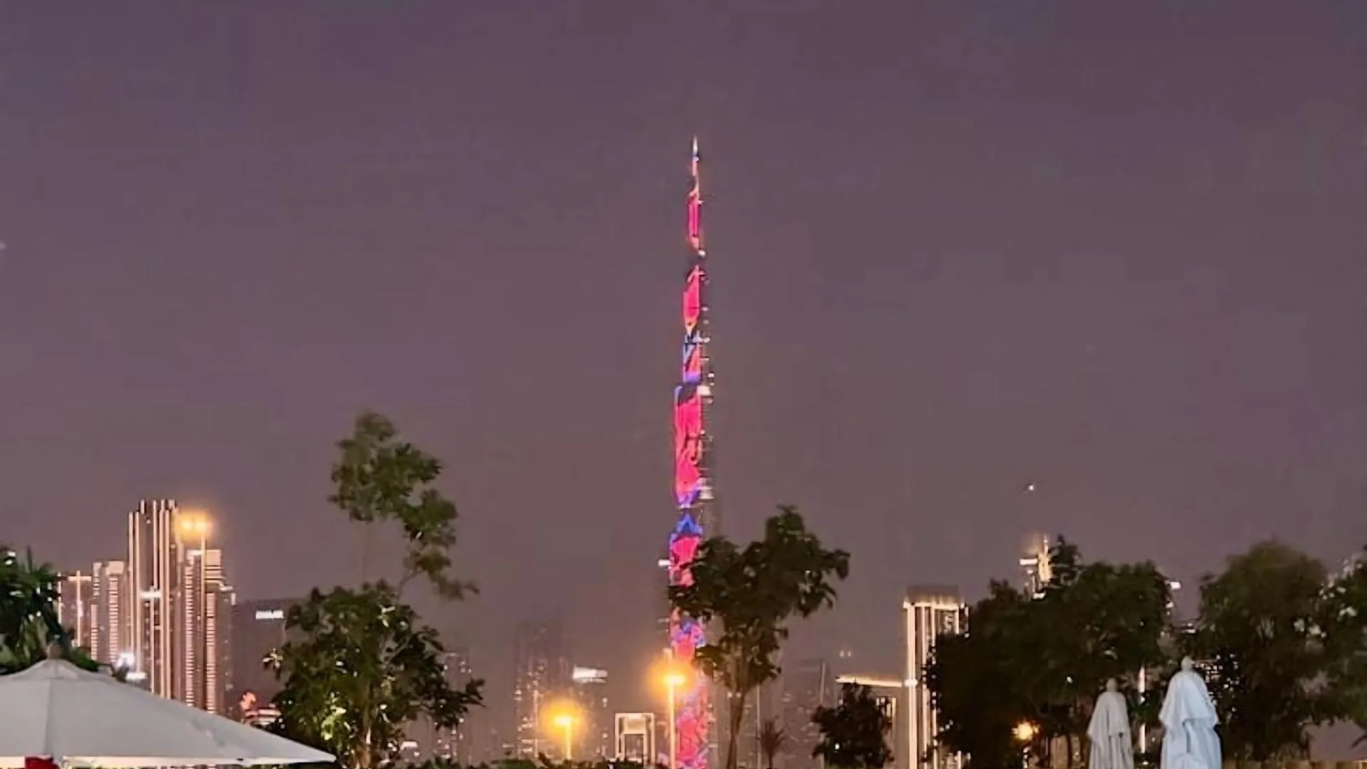 Farhad Azizi Al Jaddaf Sleek Studio Dubai Emirati Arabi Uniti